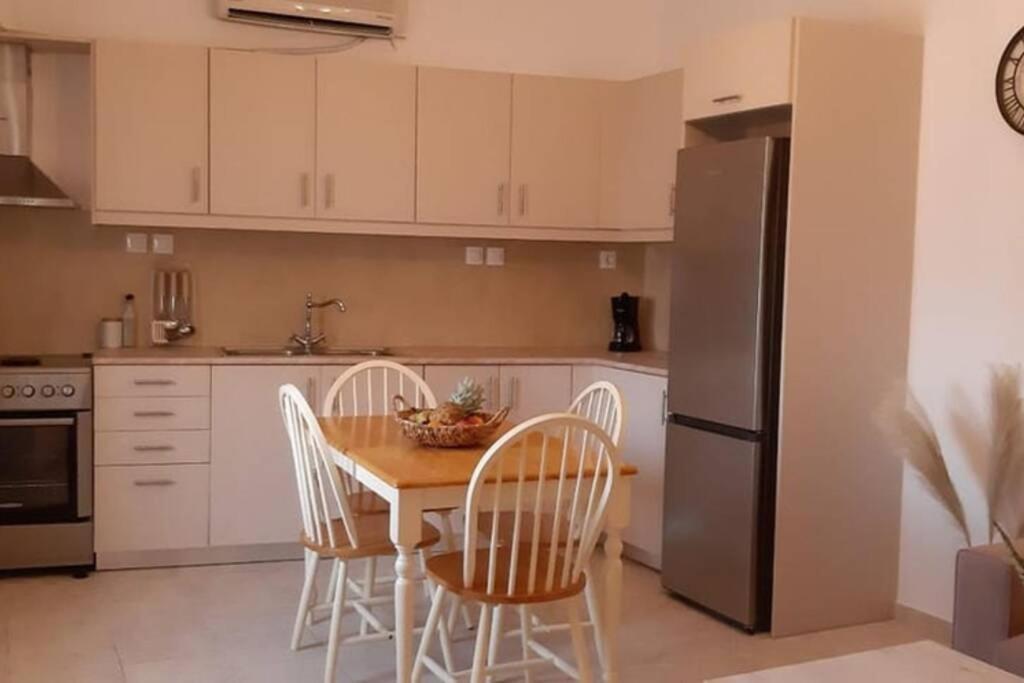 Sonia'S Luxury Apartment With Jacuzzi 카밀라리 외부 사진