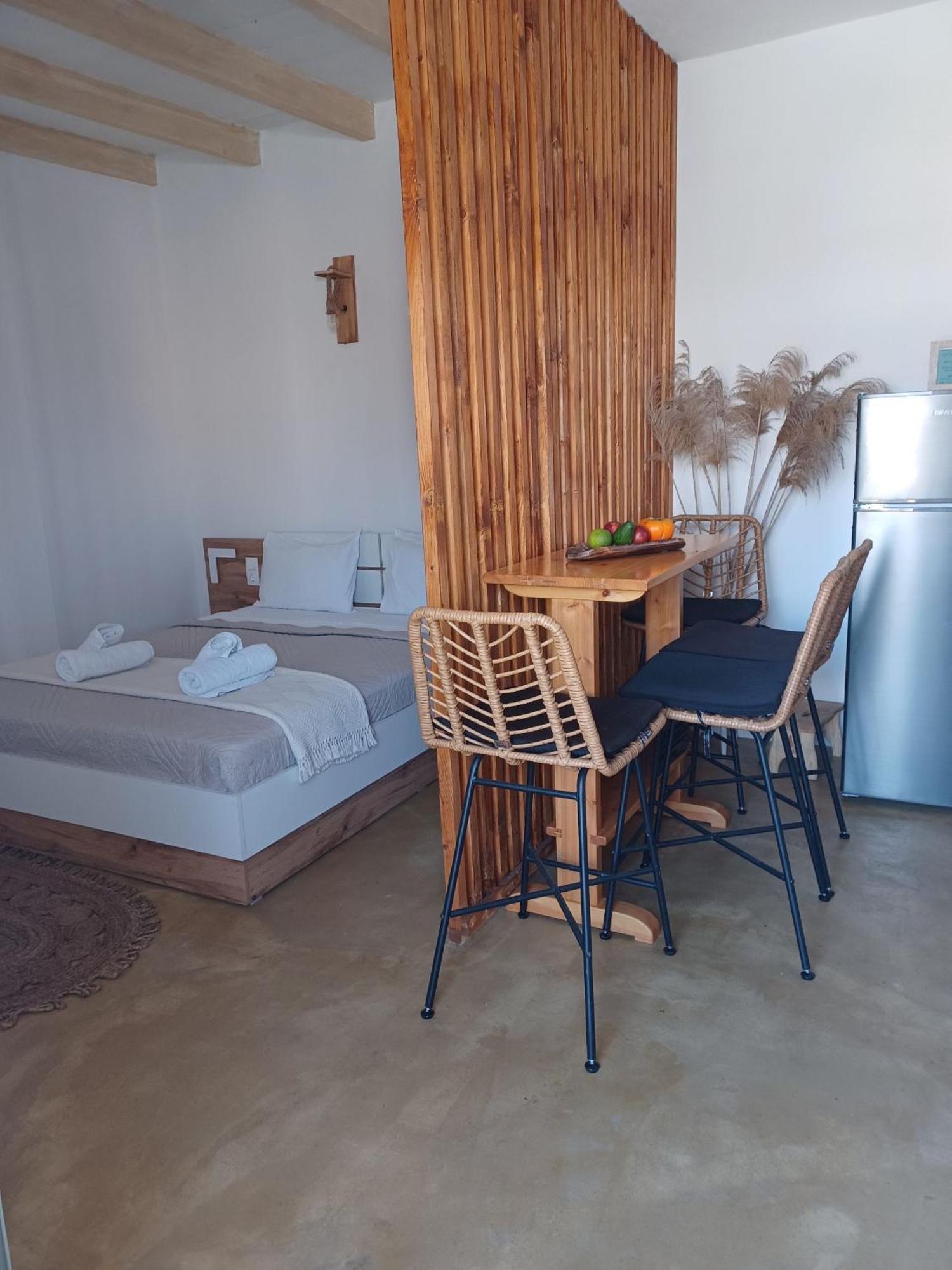 Sonia'S Luxury Apartment With Jacuzzi 카밀라리 외부 사진